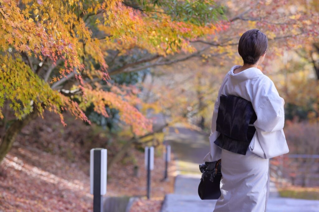 衣紋を抜くと背中が見える
着物